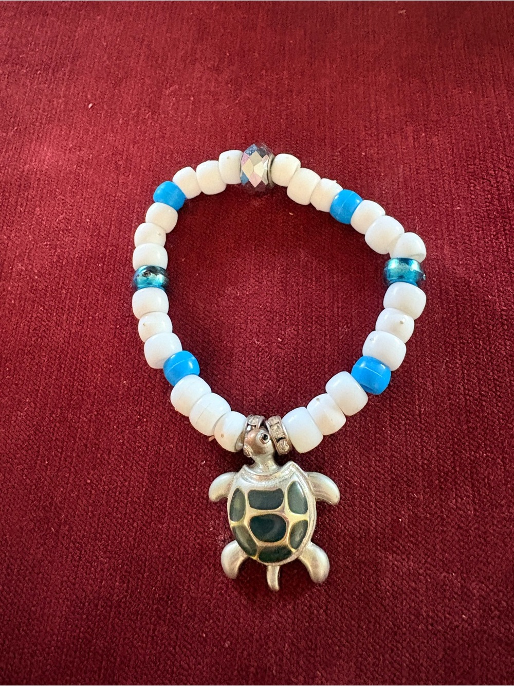 Lightly Use Cute Sea Turtle Charm Bracelet-Blue & White Beaded Elastic Bracelet⁠